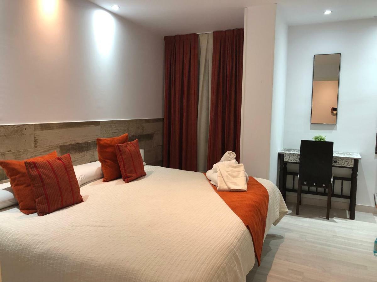 Hotel Tres Estrellas Casa Maribona Gela El Puente  ภายนอก รูปภาพ